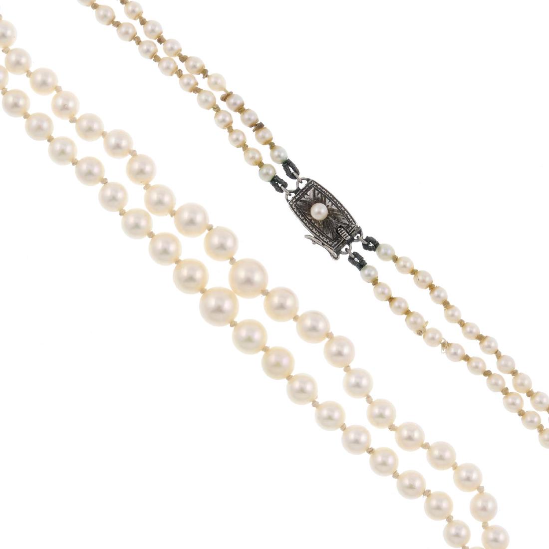 A selection of jewellery. To include a two-row (1 of 7)