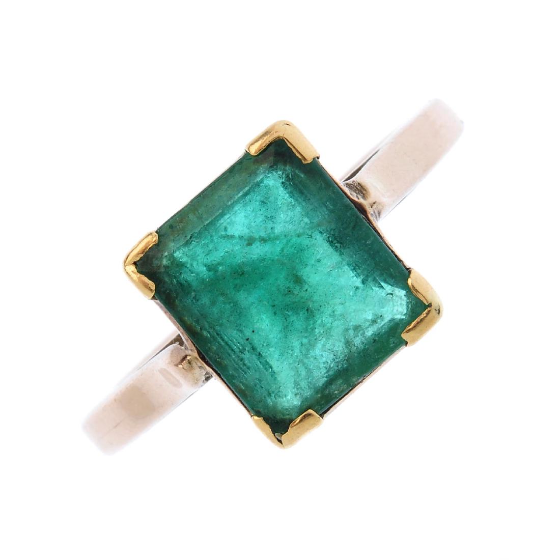 An emerald single-stone ring. The rectangular-shape (1 of 3)