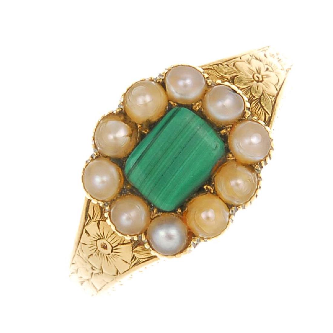 An early Victorian 18ct gold split pearl memorial ring. (1 of 4)