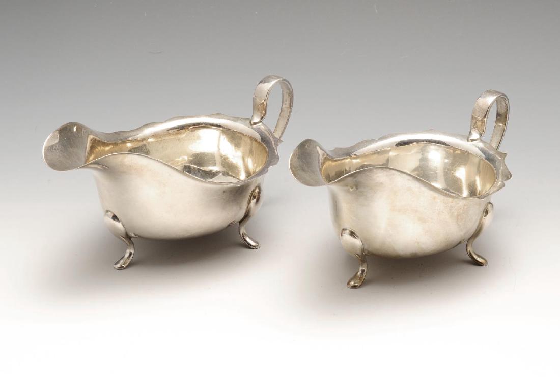 A pair of 1930's silver sauce boats, each of typical (1 of 2)