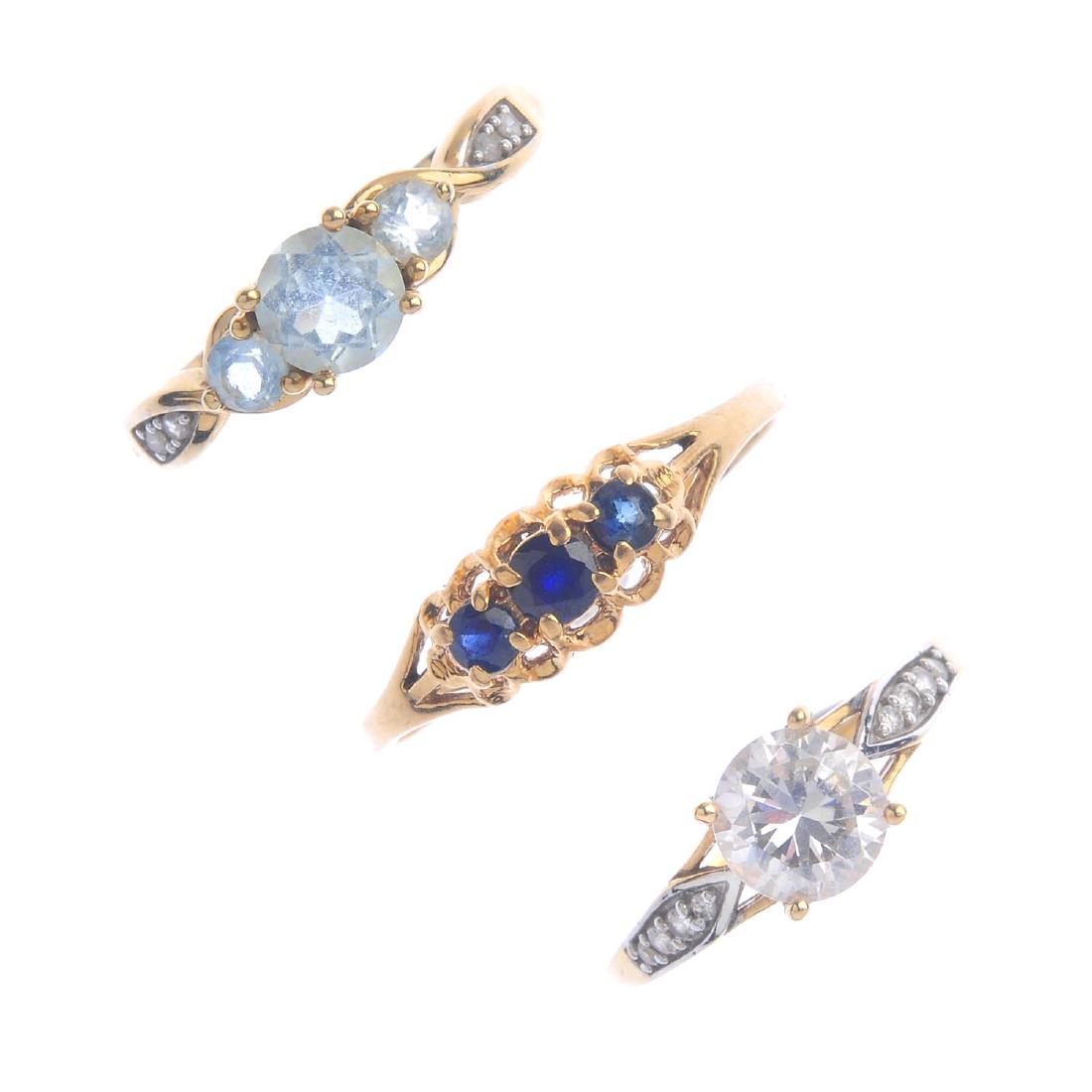 (19379) An assortment of jewellery. To include ten: (19379) An assortment of jewellery. To include ten rings, six pairs of earrings, three chain bracelets, six chain necklaces and some broken pieces of jewellery. Some chain necklaces broken. Weight 31g