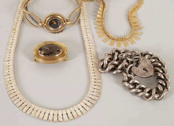 Five items, to include a 9ct gold oval citrine set: Five items, to include a 9ct gold oval citrine set brooch, a 9ct gold Cleopatra style necklace, a silver curb link bracelet, a silver textured link design necklace and a 9ct gold Roy King manual wind