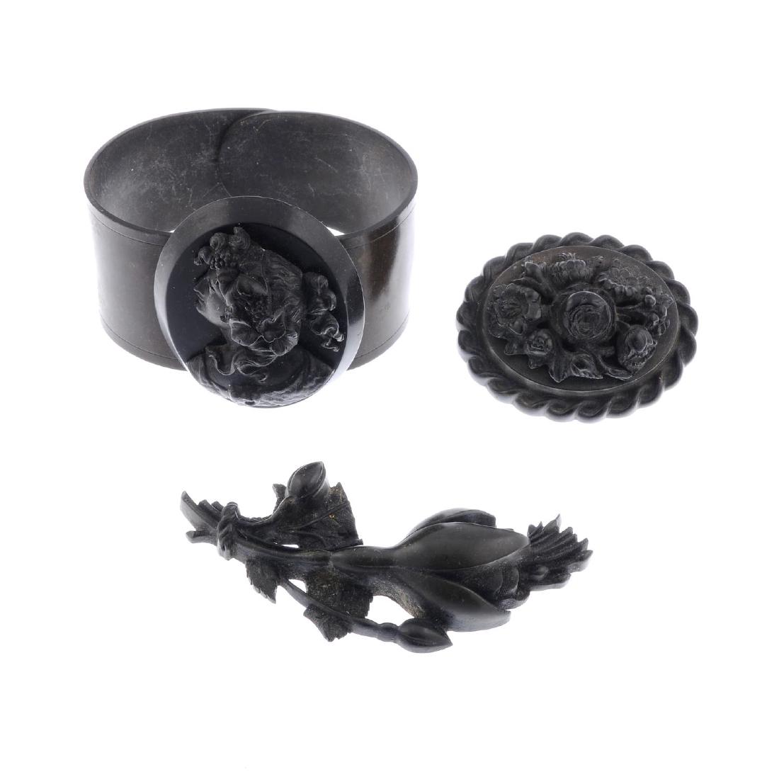 Three items of vulcanite jewellery. To include a (1 of 2)