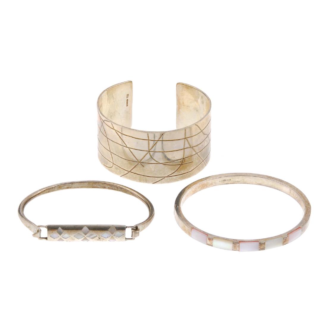 A selection of silver and white metal bangles. To (1 of 2)