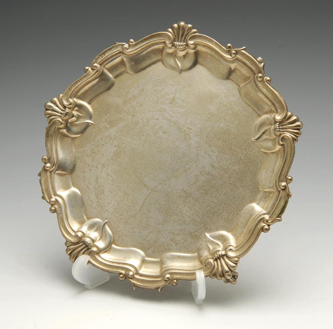 An Edwardian small silver salver, of circular form with (1 of 4)