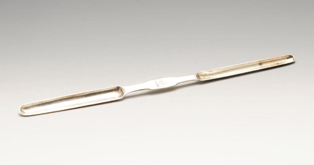 A George III Scottish silver marrow scoop, of: A George III Scottish silver marrow scoop, of traditional form with an engraved crest to the centre. Hallmarked David McDonald, Edinburgh 1816. Length measuring 11 inches (28 cm), weight 1.6 ozt (49.8