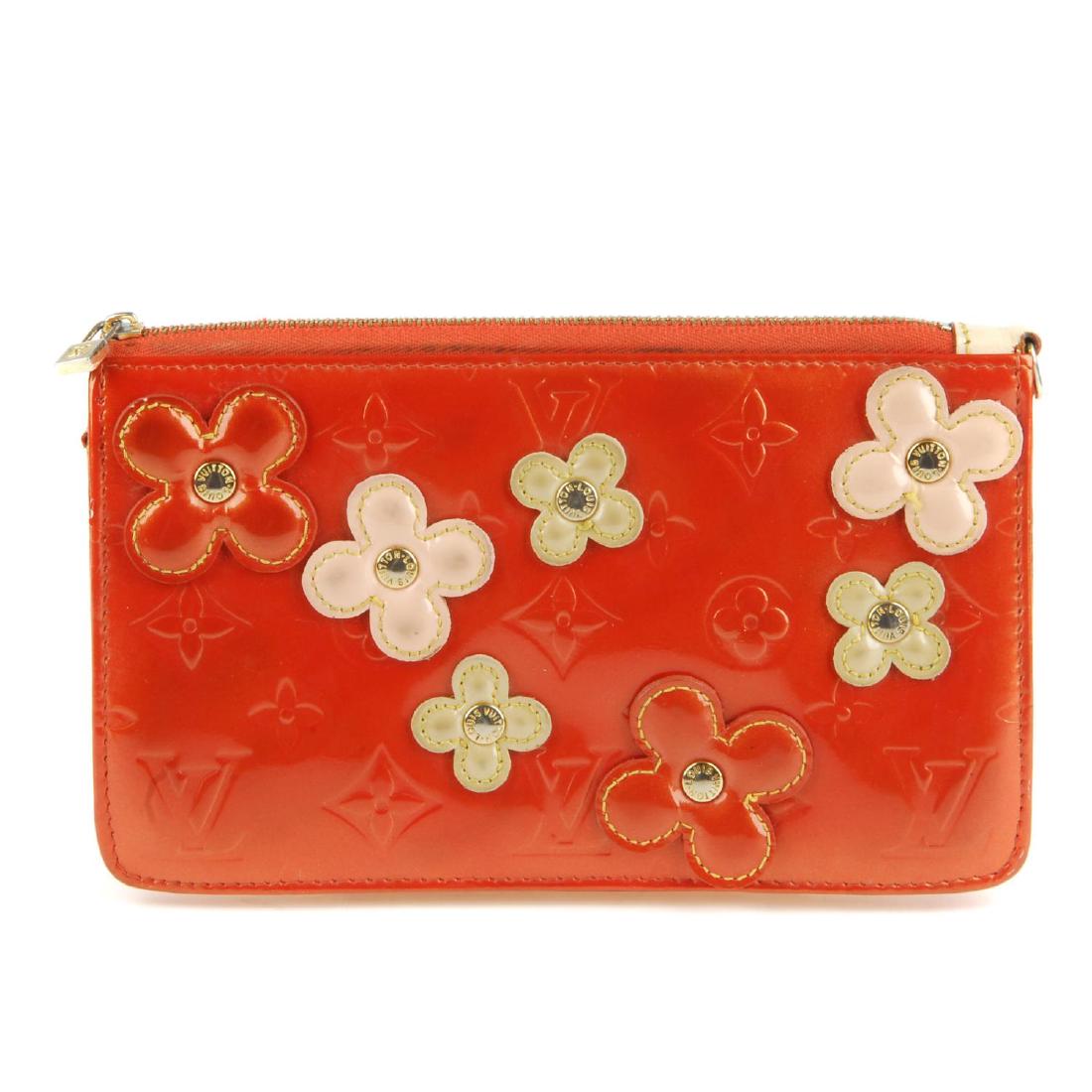 LOUIS VUITTON - a Vernis Lexington Fleurs pochette (1 of 5)