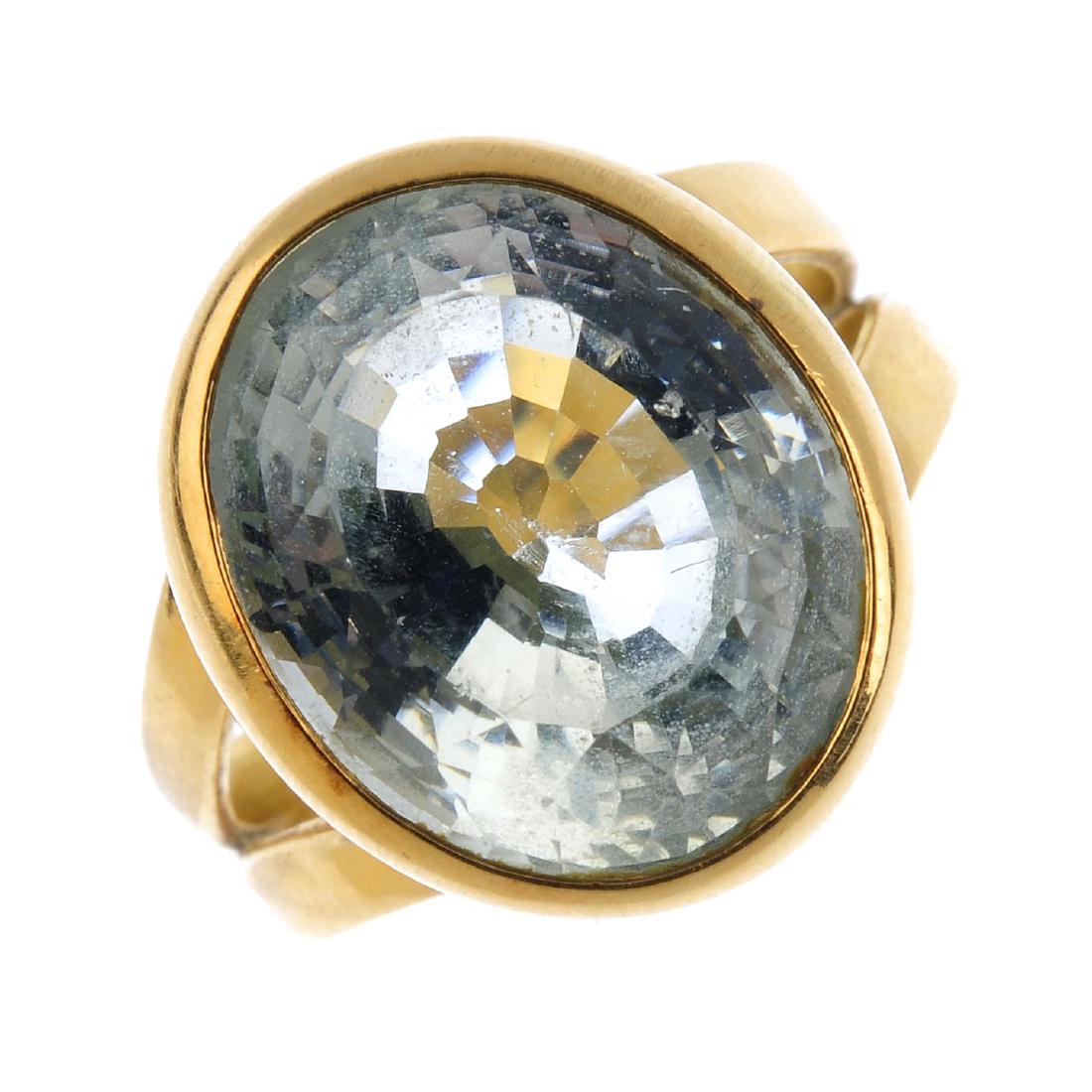 An 18ct gold aquamarine ring. The oval-shape (1 of 3)