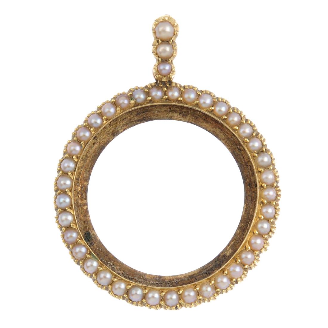 An early 20th century 15ct gold split pearl locket (1 of 2)