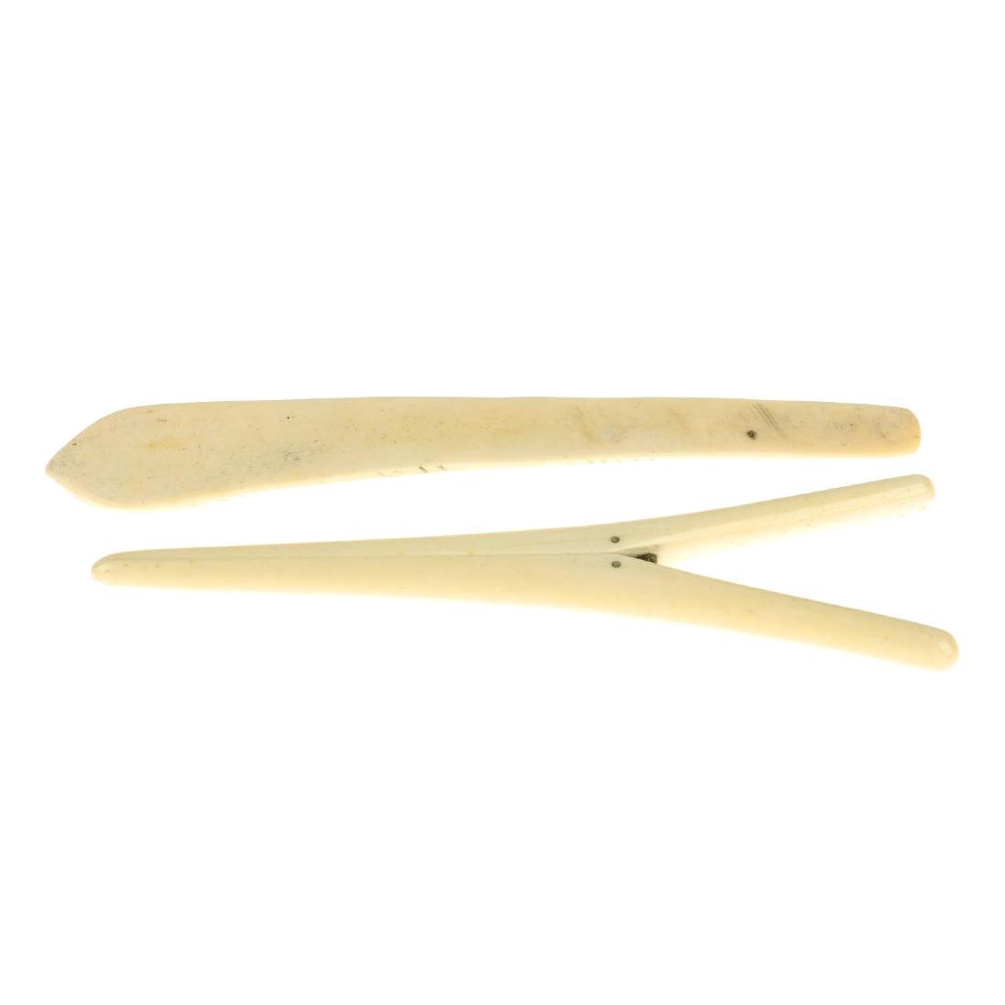 A selection of silver and white metal jewellery and: A selection of silver and white metal jewellery and four bone items and loose carved bone beads. To include a pair of bone glove stretchers, an early 20th century silver shoehorn and button hook set a