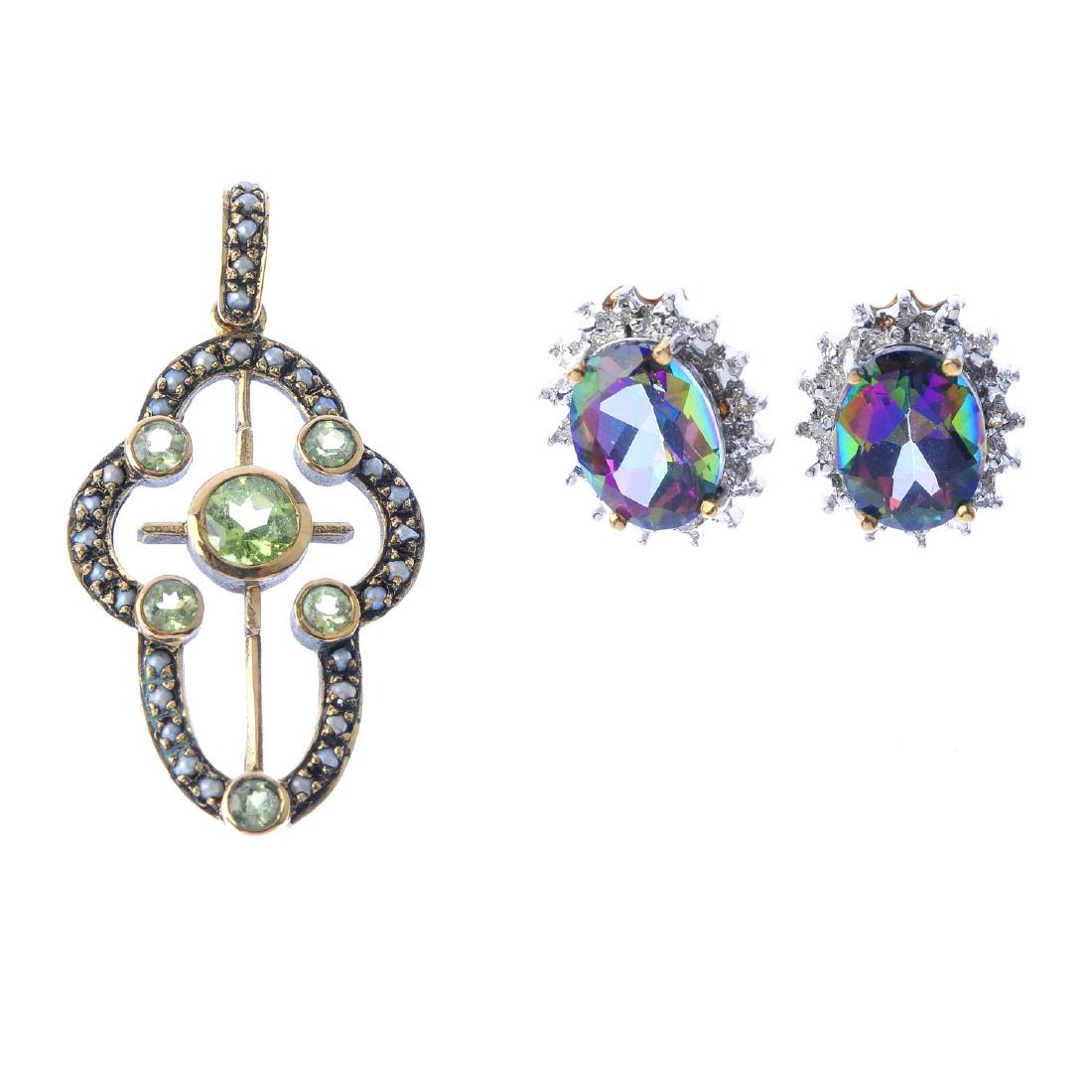 A selection of jewellery. To include a 9ct gold peridot (1 of 2)