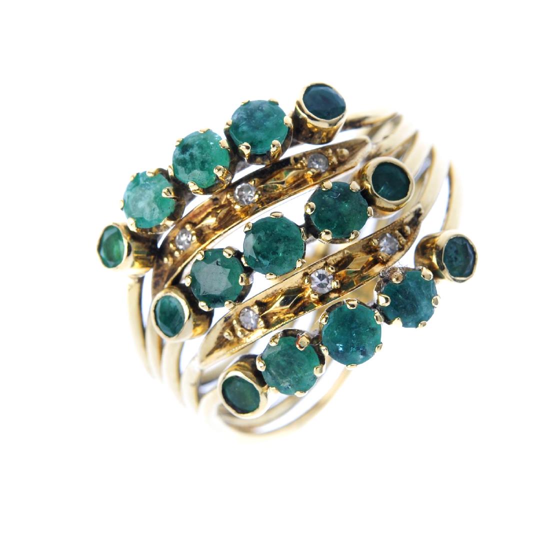 An emerald and diamond ring. Designed as circular-shape (1 of 4)