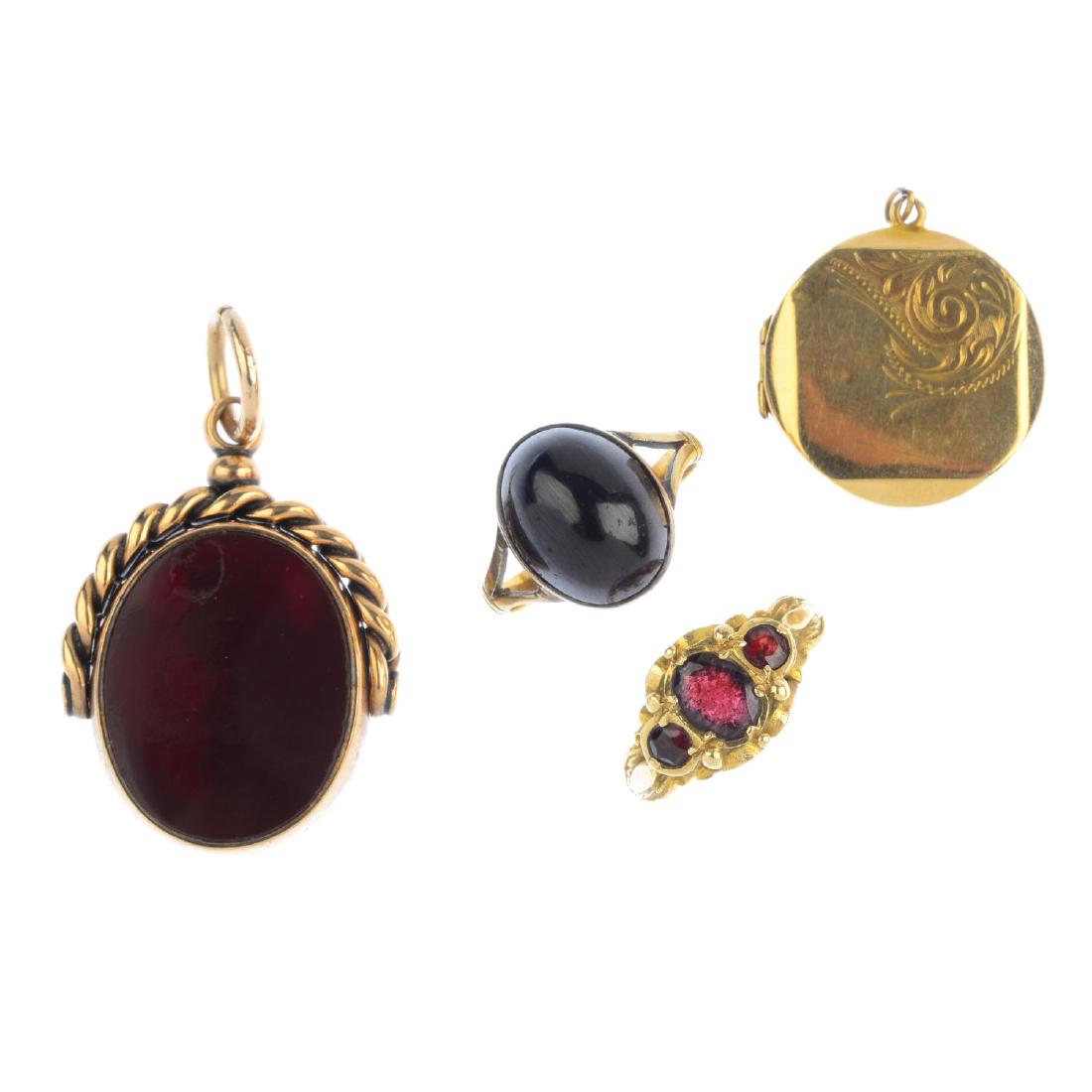 A selection of jewellery. To include a 9ct gold late (1 of 4)