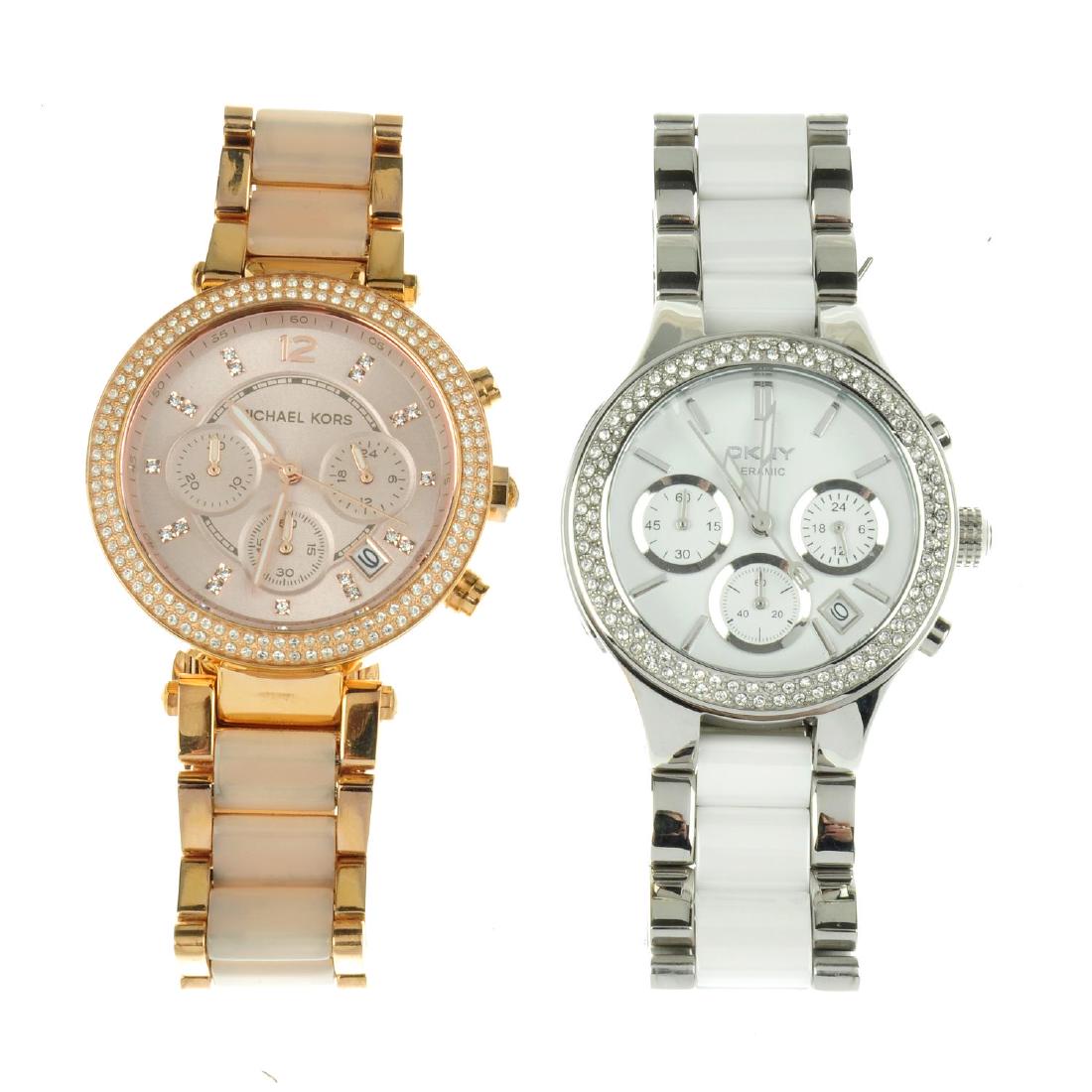 A bag of assorted watches, to include examples by DKNY: A bag of assorted watches, to include examples by DKNY and Michael Kors. All recommended for spares or repair purposes only. Approximately 60.