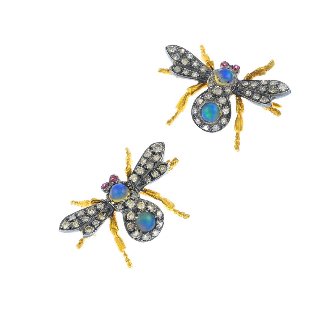 Two gem-set bee brooches. Each designed as a graduated (1 of 2)