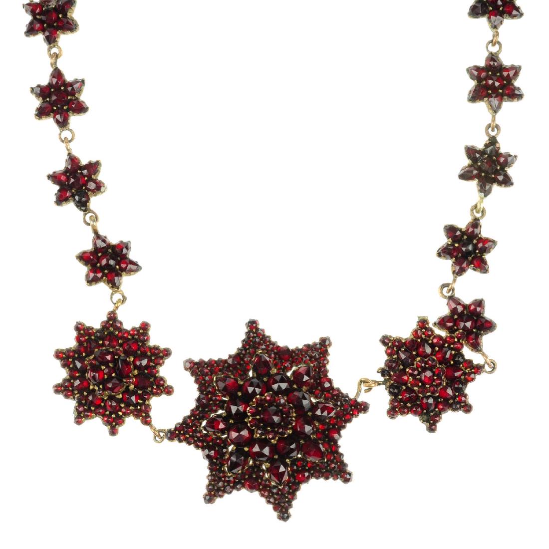 A garnet necklace. Comprising twenty-five star-shape (1 of 2)