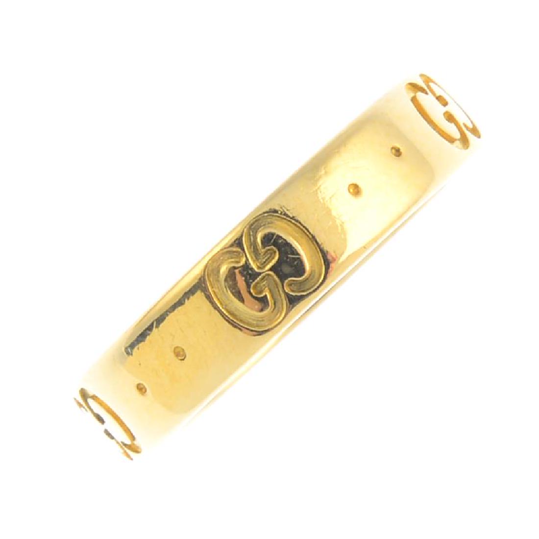 GUCCI - an 18ct gold 'Icon' ring. With interspaced (1 of 3)