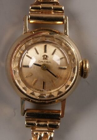 OMEGA 9ct gold ladies small wristwatch with baton