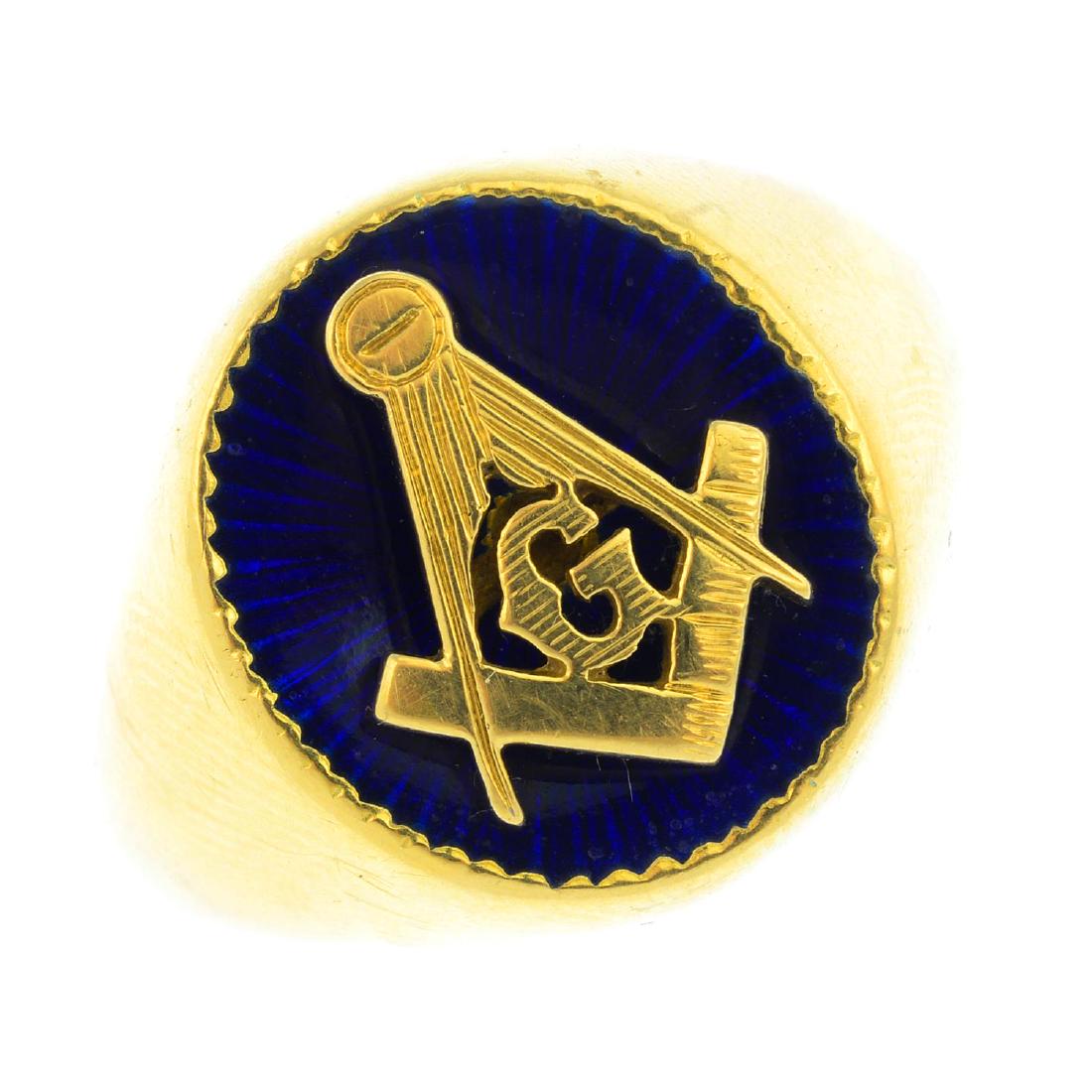 A gentleman's Masonic ring. Designed as an oval blue (1 of 3)