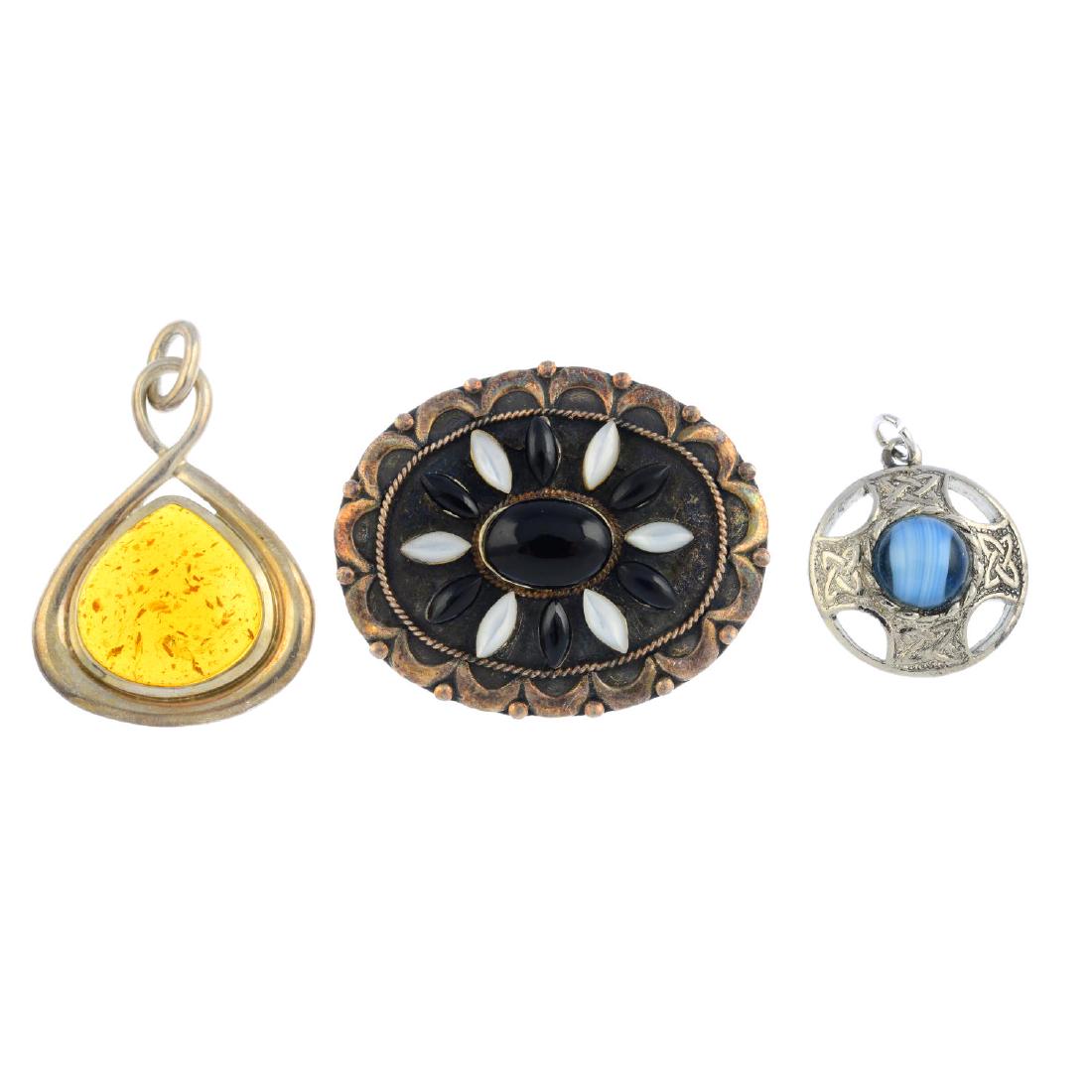 A selection of gem-set brooches and pendants. To (1 of 2)