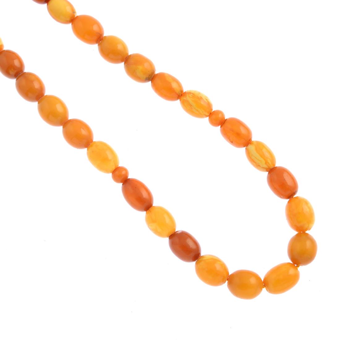 A natural Baltic amber bead strand. Comprising (1 of 1)