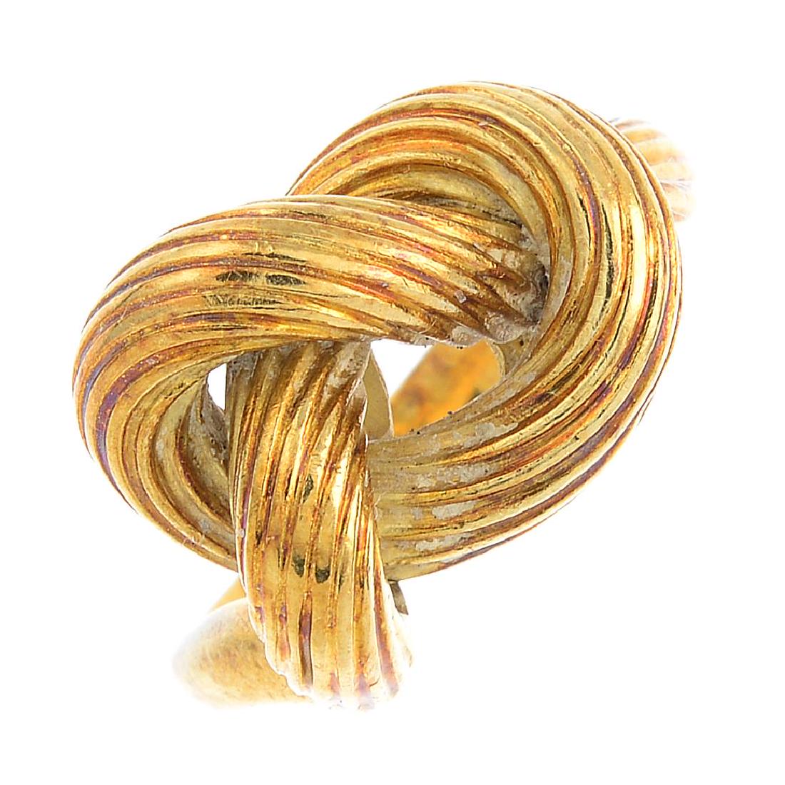 A knot ring. Designed as a grooved knot. Ring size M.: A knot ring. Designed as a grooved knot. Ring size M. Weight 6.5gms.