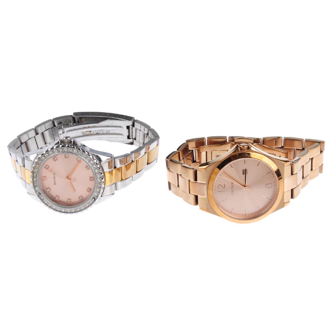 A bag of assorted watches, to include examples by DKNY: A bag of assorted watches, to include examples by DKNY and Sekonda. All recommended for spares or repair purposes only. Approximately 70.