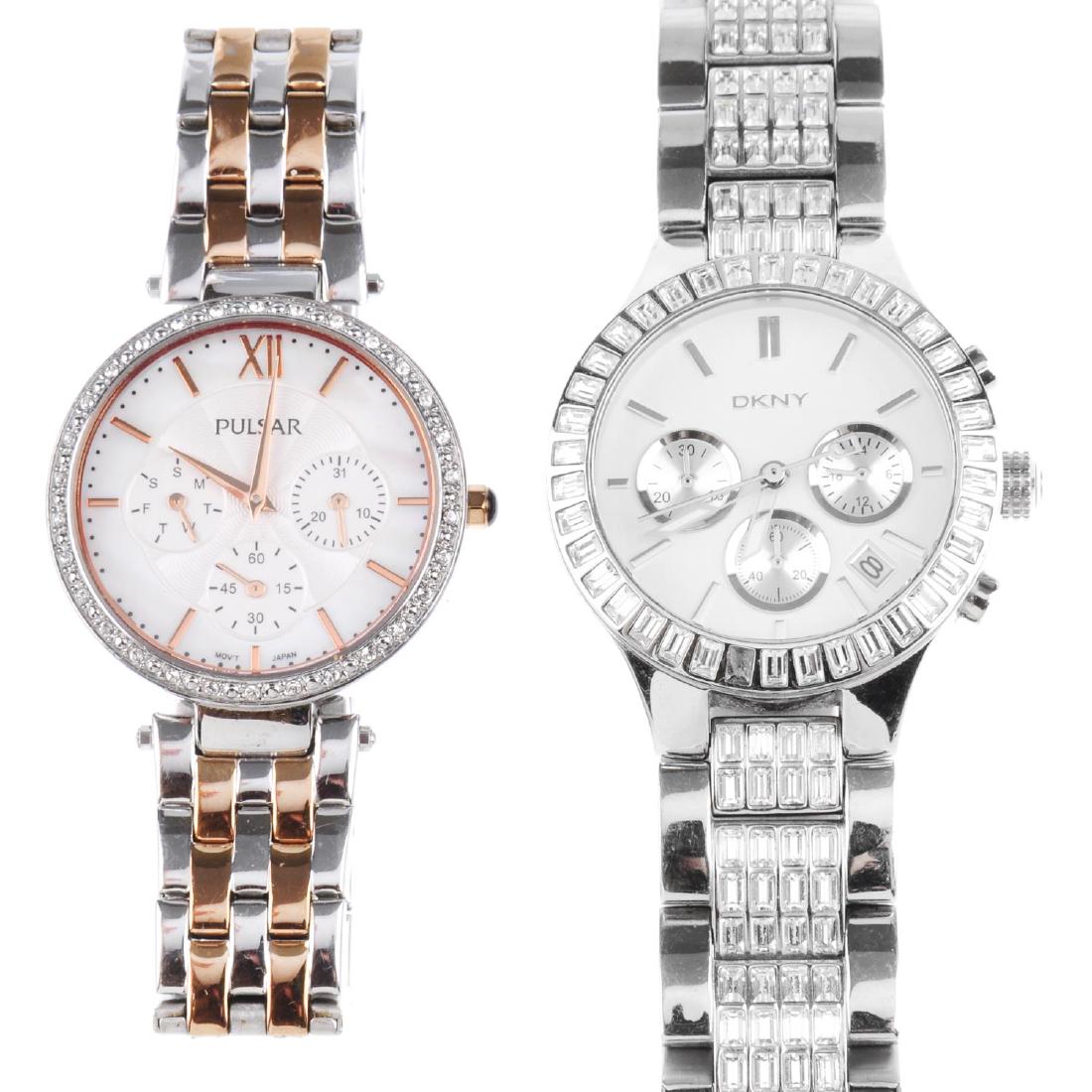 A bag of assorted watches, to include examples by DKNY: A bag of assorted watches, to include examples by DKNY and Pulsar. All recommended for spares or repair purposes only. Approximately 70.