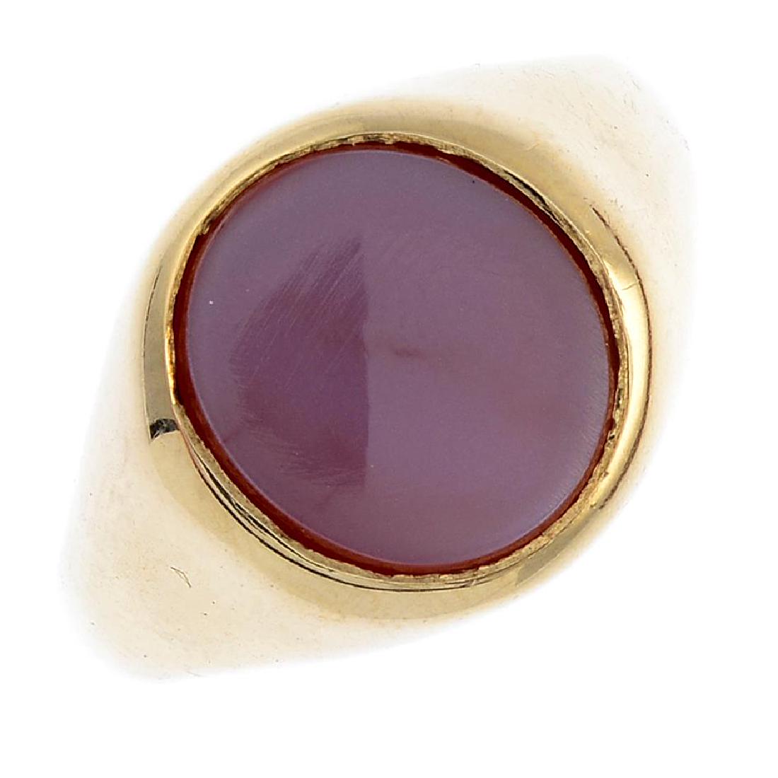 A gentleman's 9ct gold sardonyx signet ring. The oval (1 of 3)