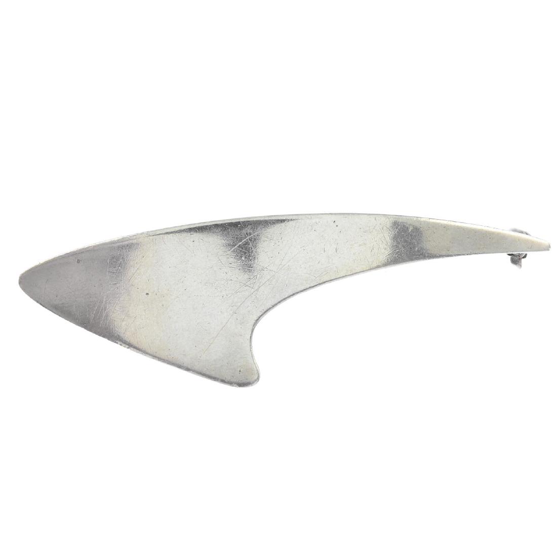BENT KNUDSEN - a silver brooch. Designed as a curved: BENT KNUDSEN - a silver brooch. Designed as a curved and tapered chevron. Maker's marks for Bent Knudsen. Length 6.7cms. Weight 12.8gms.