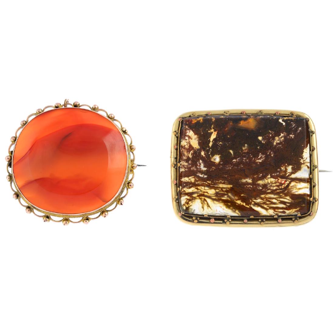 Two agate brooches. To include a rectangular moss agate (1 of 2)