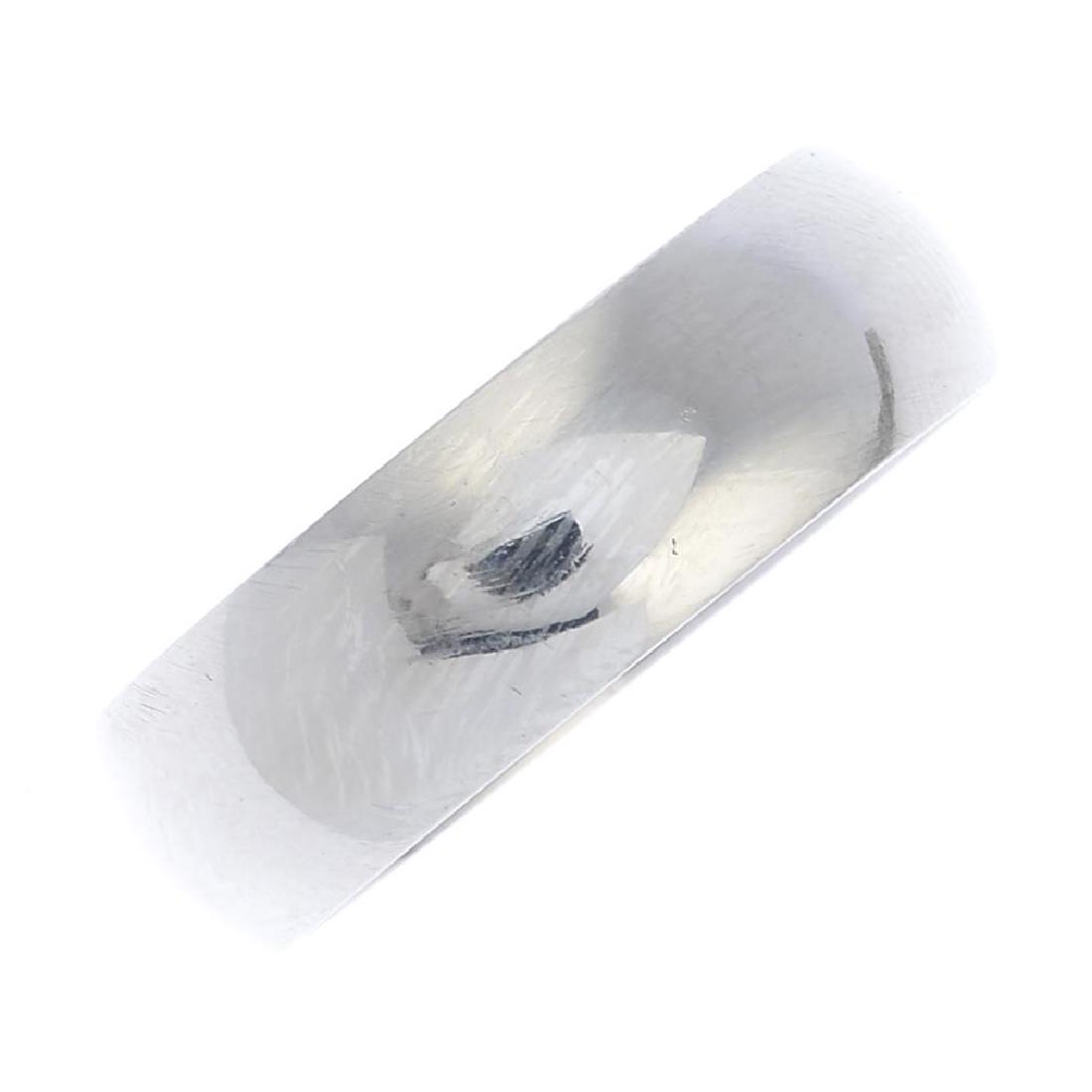 A platinum band ring. Hallmarks for Birmingham, 2008. (1 of 2)