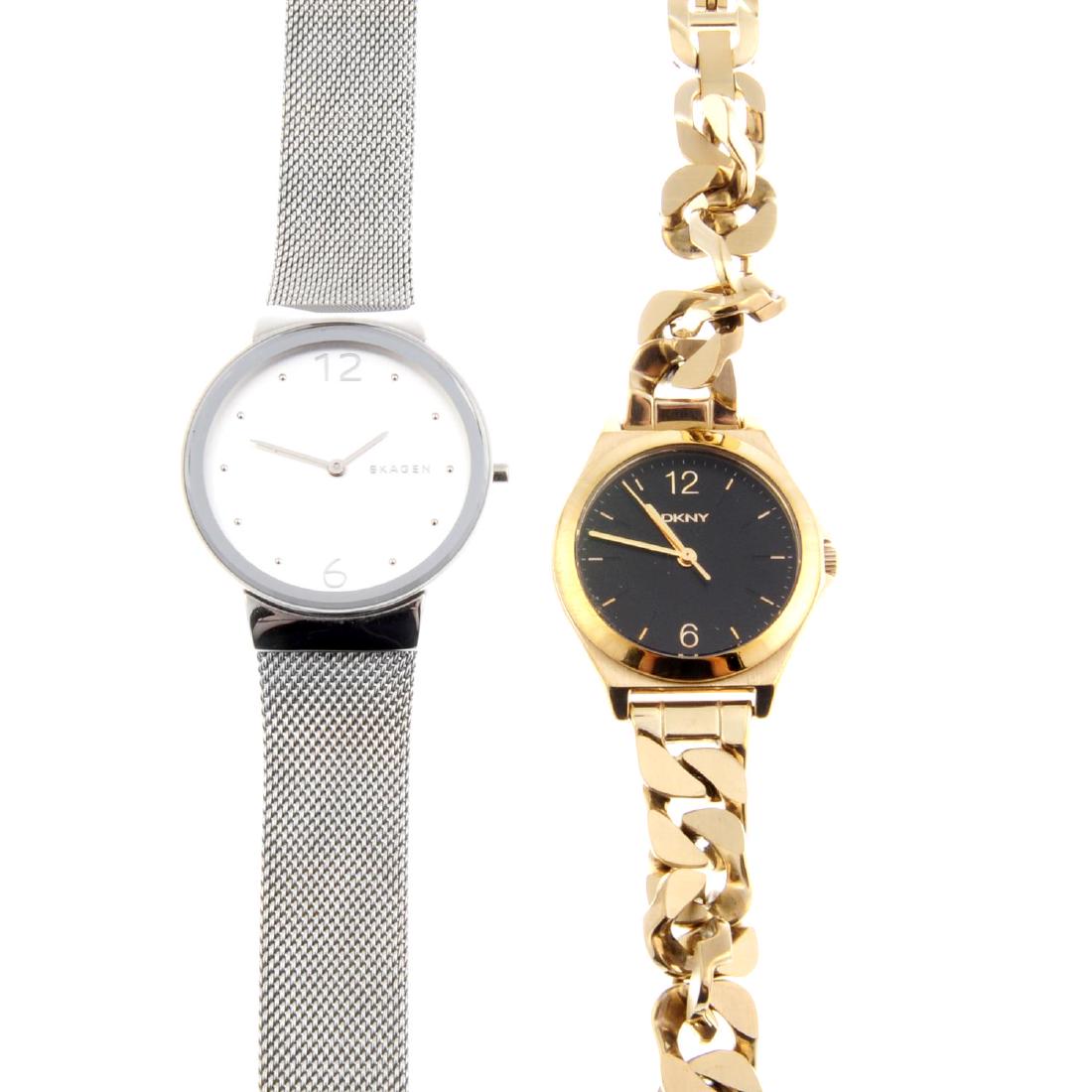 A bag of assorted watches, to include examples by: A bag of assorted watches, to include examples by Skagen and DKNY. All recommended for spares or repair purposes only. Approximately 80.