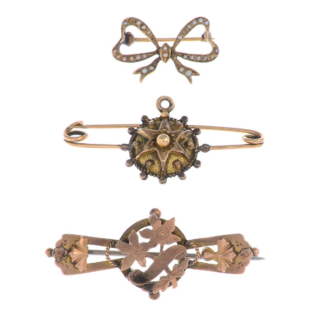 Three brooches and three stickpins. To include a split (1 of 3)