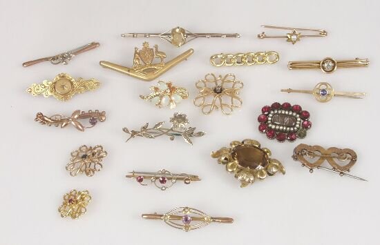 Nineteen assorted gold and gem set broo