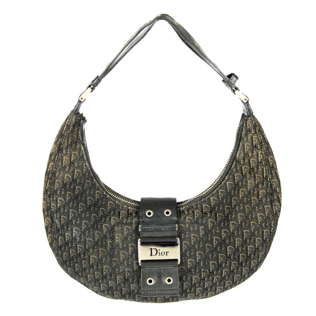 CHRISTIAN DIOR - a small hobo handbag. Designed with a (1 of 4)