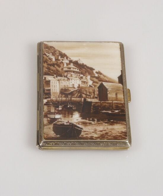 A 1920's lady's cigarette case with han