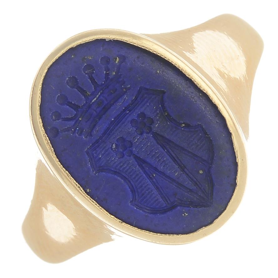 A lapis lazuli intaglio signet ring. Ring size Q. (1 of 3)