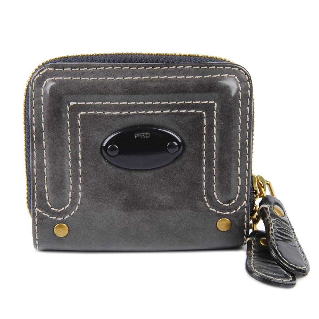CHLOÉ - a grey patent leather purse. Featuring quilted: CHLOÉ - a grey patent leather purse. Featuring quilted edges in grey patent leather with decorative pale grey stitching, brass studs, wraparound double zip fastening, black leather lining with coin a
