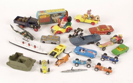 A Corgi Toys diecast model no. 261 James: A Corgi Toys diecast model no. 261 James Bond's Aston Martin DB5 in original box, together with other diecast model vehicles to include Dinky's "Queen Mary", ocean liner, Corgi 'Noddy's' car etc.