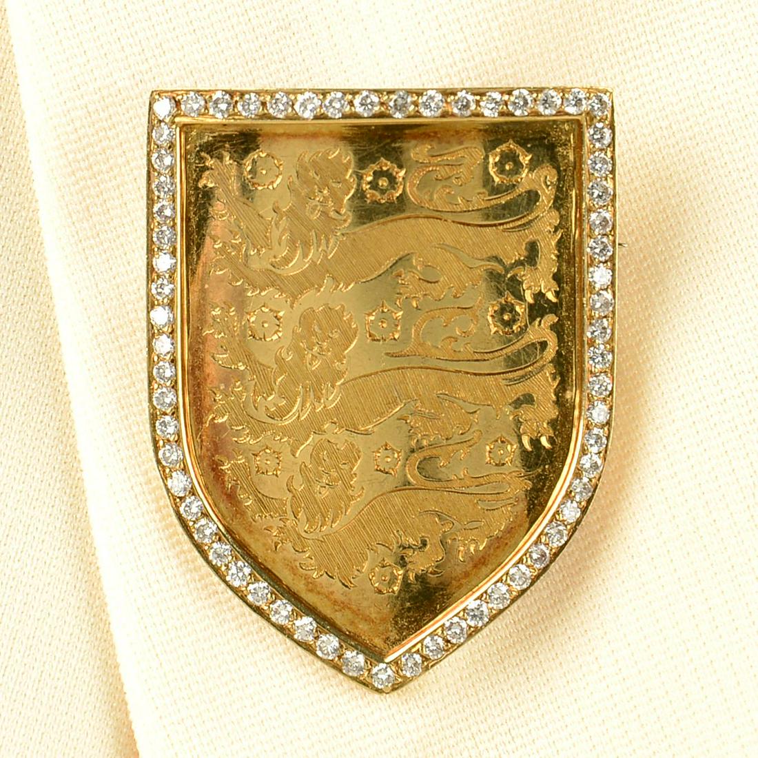 An 18ct gold diamond Football Association shield (1 of 4)