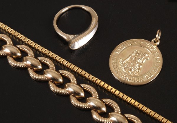 A small collection of ten items, to include a 9ct: A small collection of ten items, to include a 9ct gold fancy link bracelet, a 9k gold belcher link bracelet, a 9ct gold box link bracelet, a 9ct gold fish design bracelet along with six other items. W