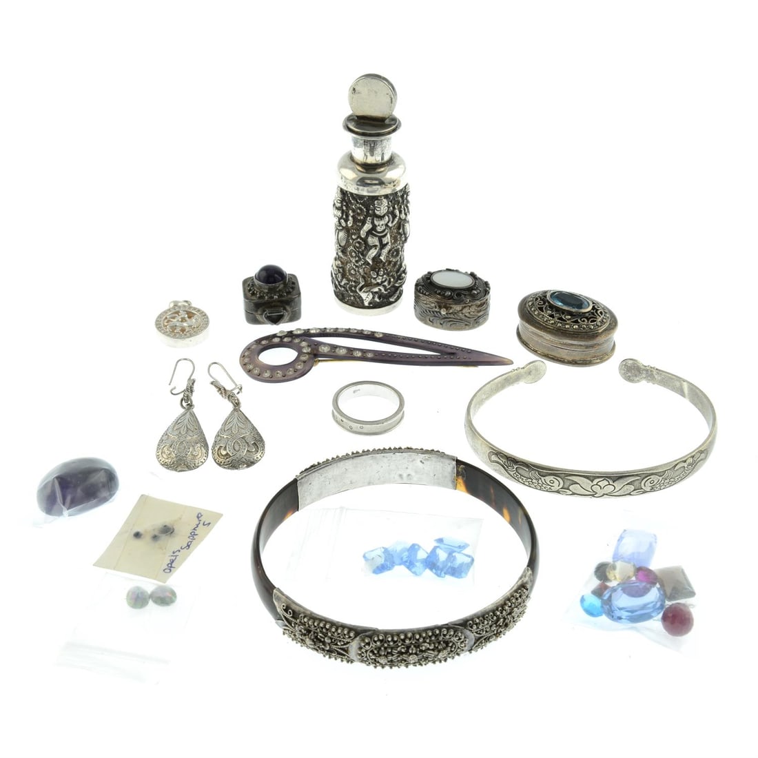 An early 20th century tortoiseshell bangle & further items: An early 20th century tortoiseshell bangle & further items. To include a mid 20th century tortoiseshell & colourless paste brooch, three pill boxes, assorted loose gemstones and further items. Total w
