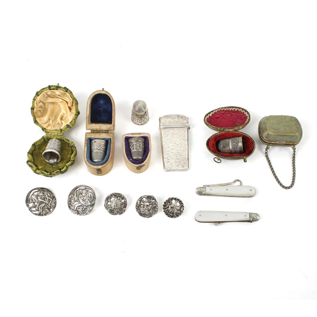 Assorted sewing accessories: A collection of assorted late 19th and early 20th century sewing accessories to include white metal thimbles, a silver needle case, various thimbles holders to include two Mauchline examples, one made
