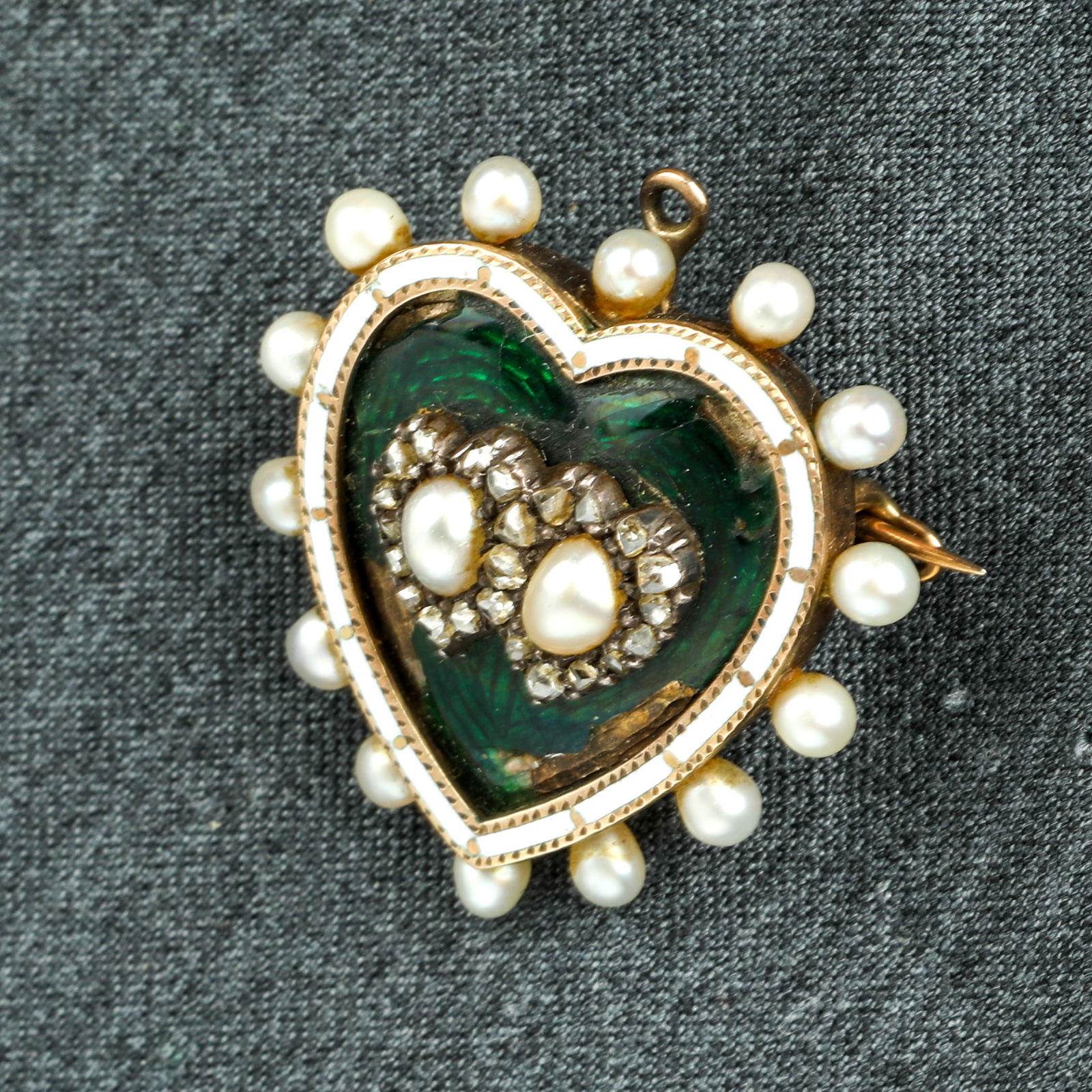 Victoria Diamond Jubilee heart brooch (1 of 4)