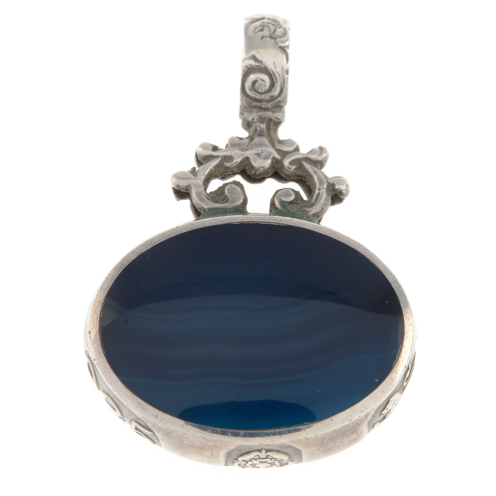 Silver agate pendant: Silver agate pendant Hallmarks for Sheffield, 2003. With David Scott Walker makers mark. Length of pendant 4cm. Condition Report: Metal with some surface scratches/wear and areas of light d