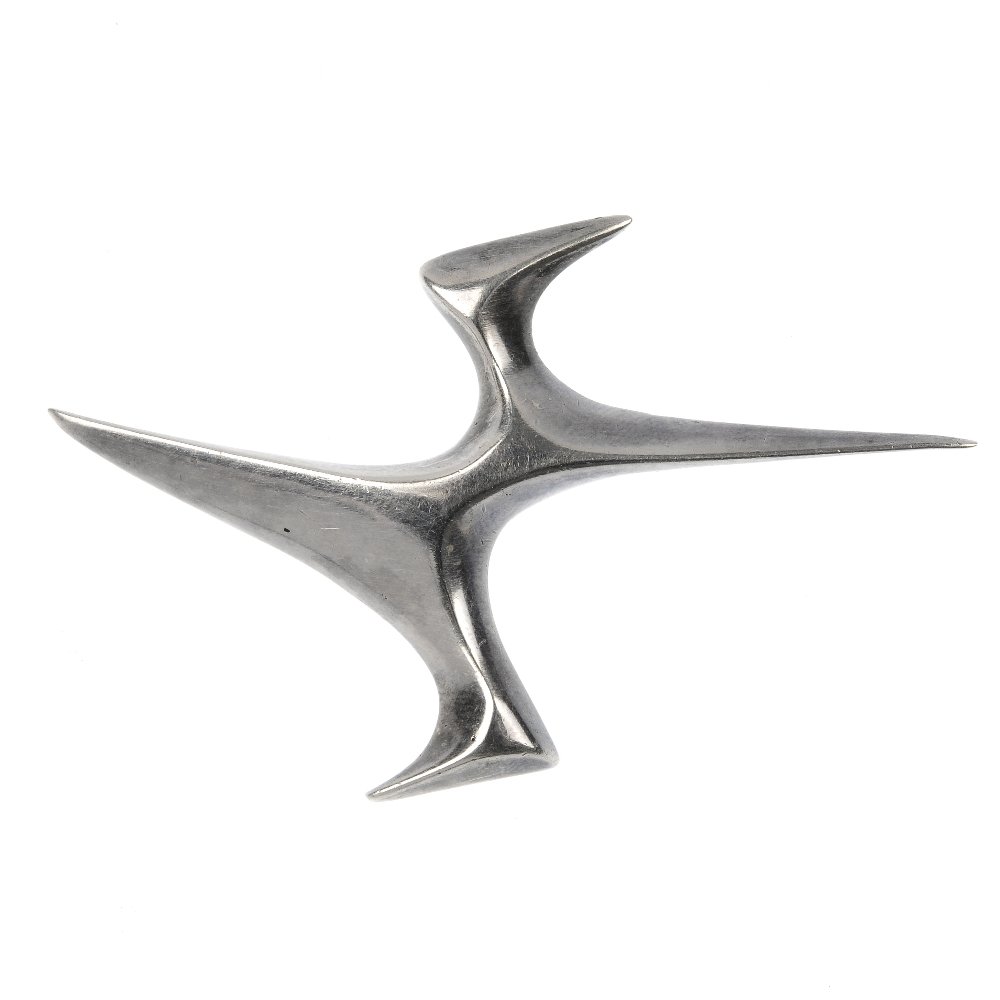 ERNEST A BLYTH - a silver brooch, retailed by Ivan T: ERNEST A BLYTH - a silver brooch, of abstract design, retailed by Ivan Tarrantt. Stamped Ernest A Blyth, Ivan Tarrantt Eng. Hallmarks for Birmingham, 1989. Length 6.7cms. Weight 13.4gms.