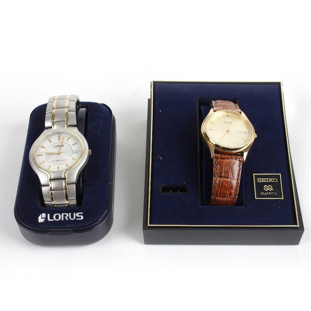 A mixed group of timpieces for spares or repairs, to in: A mixed group of timepieces, majority boxed, for spares or repairs, to include items from Lorus, Pulsar, Seiko. Approximately 30.