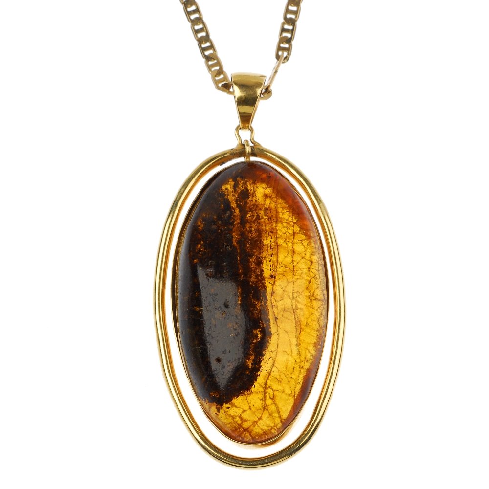 (42907) A selection of jewellery.: (42907) A selection of jewellery. To include a reconstituted amber pendant, suspending on an anchor-link chain, a gate-link necklace and two vari-link bracelets together with aN ornately designed Albe