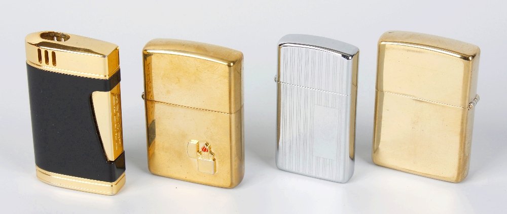 A selection of five lighters.: A selection of five lighters, to include a Ronson lighter, a Calibri lighter and three Zippo lighters. One signed Ronson. One signed Calibri. Three signed Zippo, Made in USA, Bradford PA. Lengths 7.1 